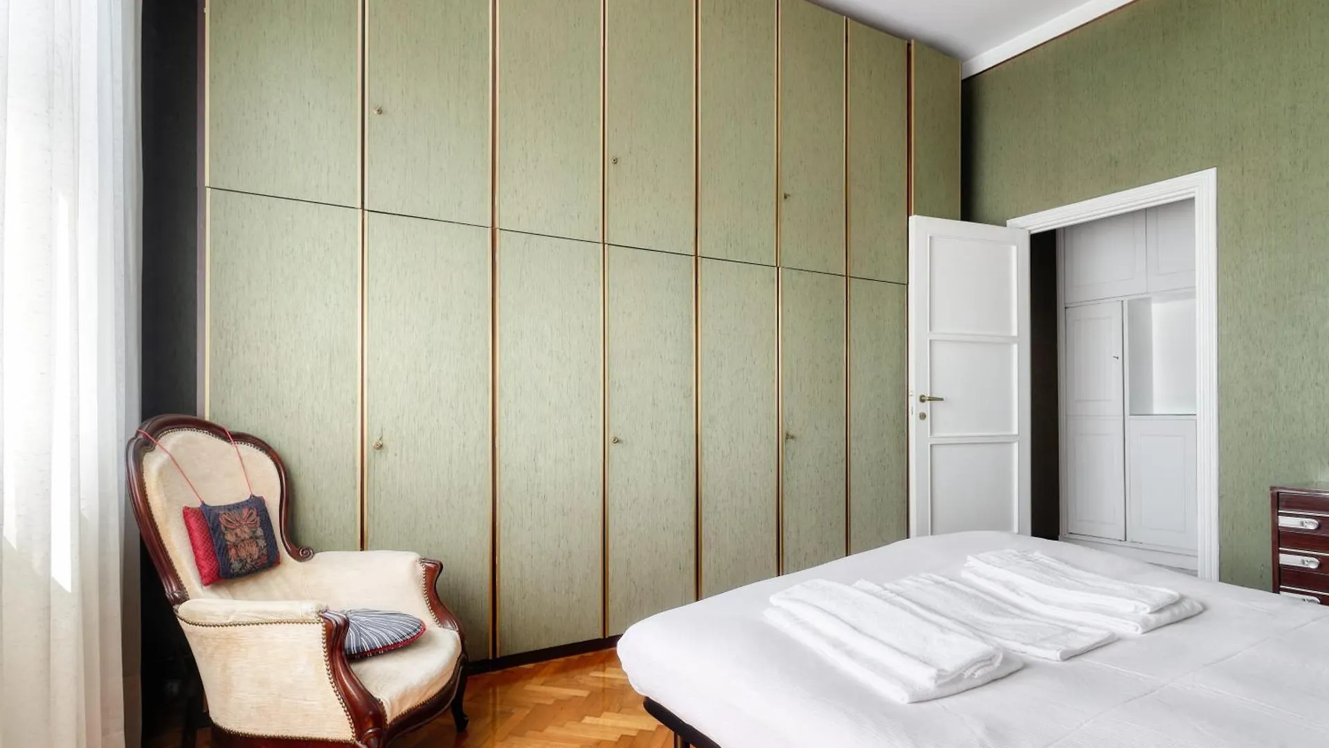 Urban Elegance With A View Viale Tunisia Milanアパートメント ミラノ