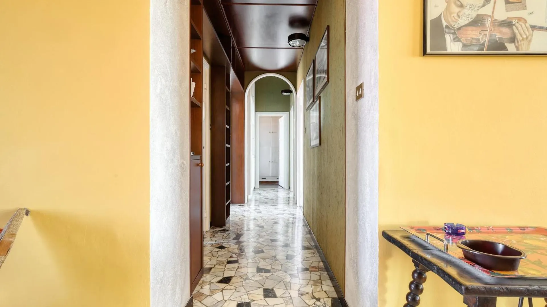 Urban Elegance With A View Viale Tunisia Milanアパートメント ミラノ